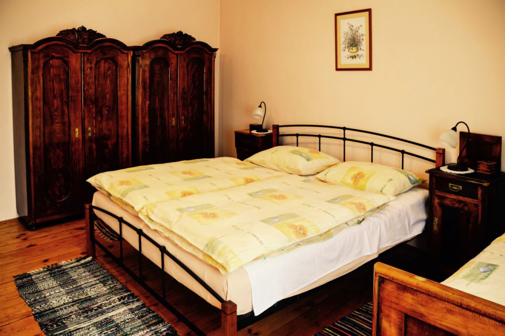 Repro Eko bedroom romance